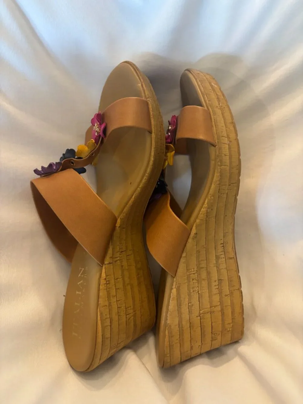 Women's Italian Shoemakers Wedge Sandal Heels w/Flowers on the top  - Size 10